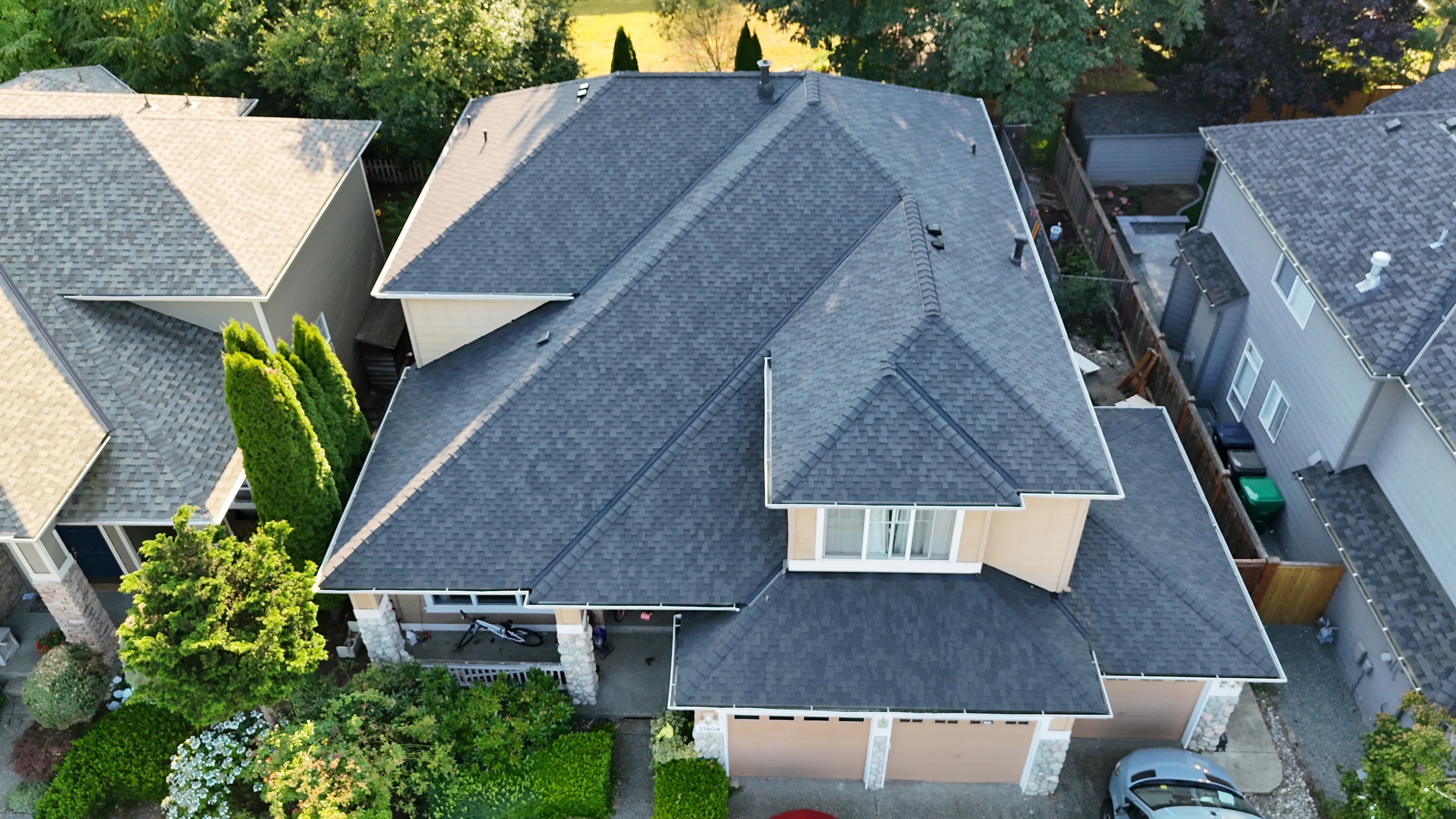 Completed residential roof replacement by Blitz Roofing in the greater Lynnwood, WA area